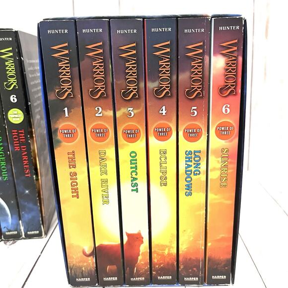 Warriors: The Complete Third Series Power of Three Box Set: Volumes 1 to 6 - Picture 2 of 4